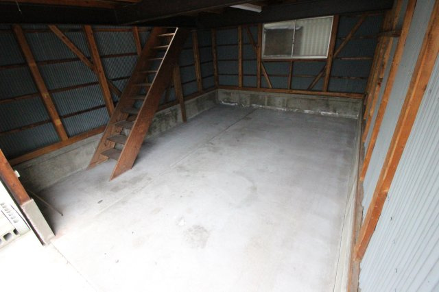 【内装】 | 安中町6丁目シャッター付き倉庫