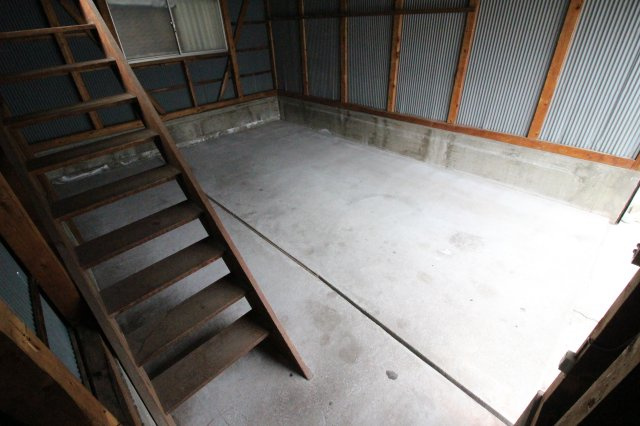 【内装】 | 安中町6丁目シャッター付き倉庫