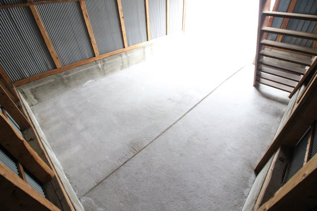 【内装】 | 安中町6丁目シャッター付き倉庫