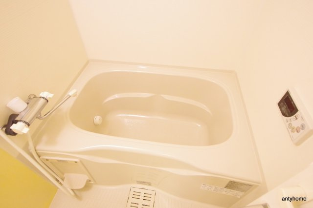 ルーエ江坂　仲介手数料無料の浴室
