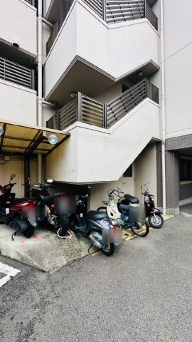 ユニライフ浜甲子園の駐車場|敷地内駐車場