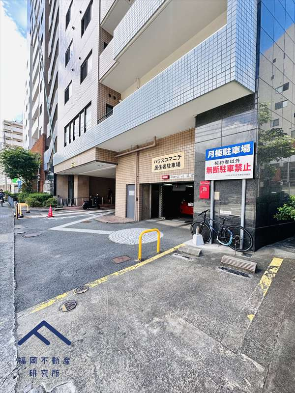 ハウスユマニテ大橋α館の駐車場