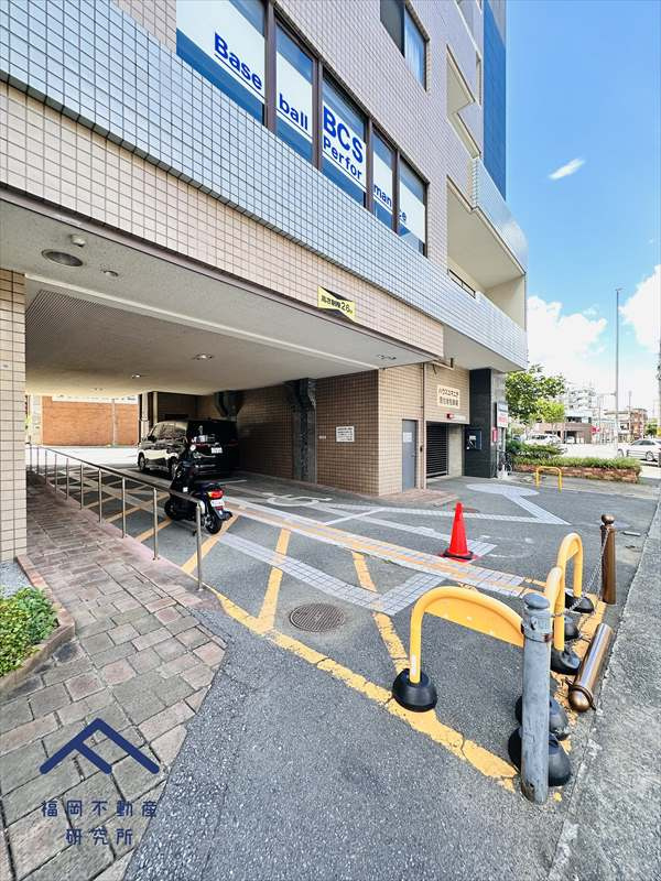 ハウスユマニテ大橋α館の駐車場