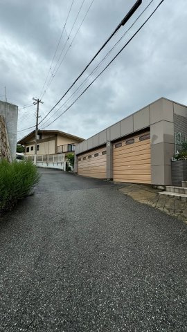 甲陽園西山町の前面道路含む現地写真