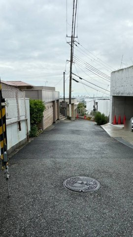 甲陽園西山町の前面道路含む現地写真