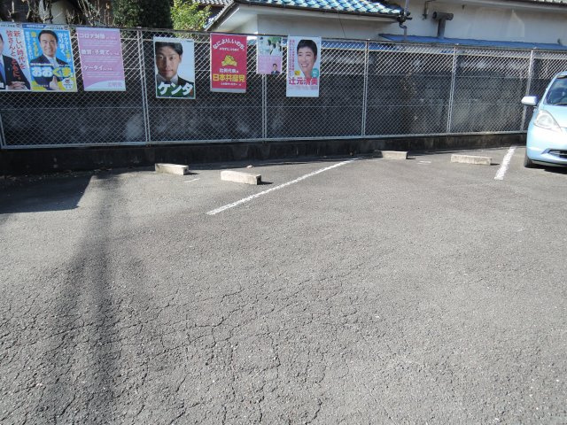 サンヴェール高槻の駐車場