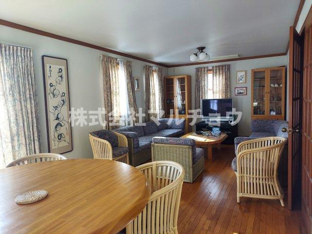 サニービーチ戸建ての居間・リビング|ゆったり過ごせるリビングです