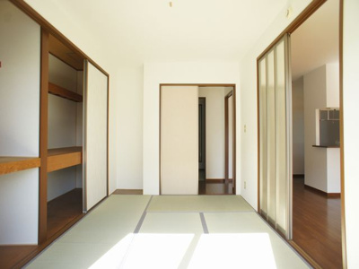 【和室】 | ラフォーレ・ファインC | お部屋がスッキリ！充実収納付きです♪