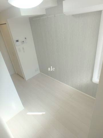 ハーモニーテラス野沢の居間・リビング|ゆったりとしたリビングです。反転タイプ