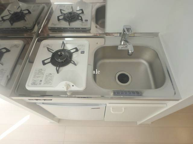 ハーモニーテラス野沢のキッチン|きれいなキッチンです。反転タイプ