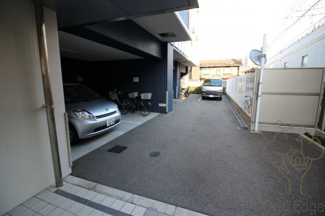 メゾンクラウン鷺洲の駐車場