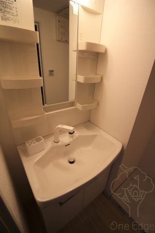 メゾンクラウン鷺洲の独立洗面台