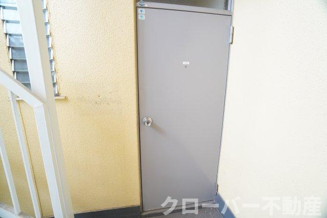 ひまわりアパートのエントランス