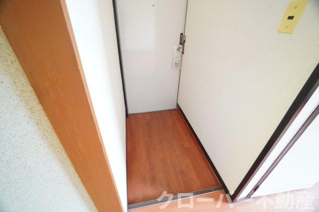 ひまわりアパートの玄関