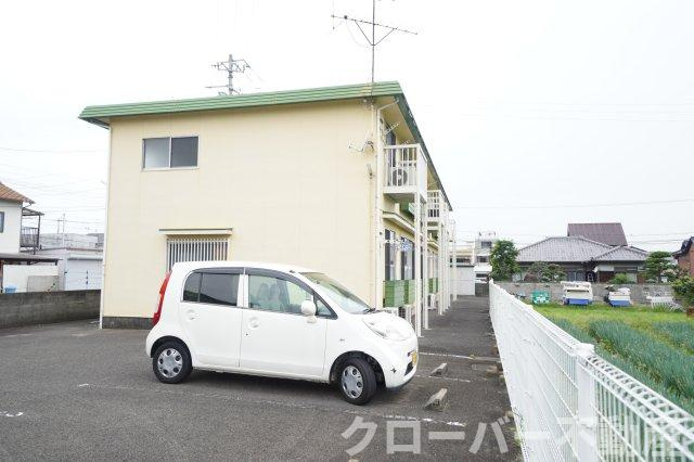 ひまわりアパートの駐車場