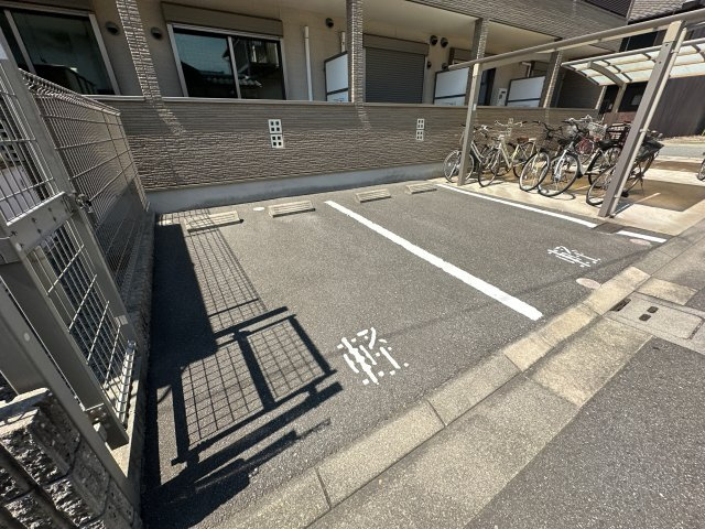 GLAハート飾磨A棟の駐車場
