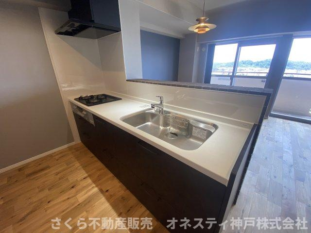 ネクステージ西神中央 D棟のキッチン|キッチン新調。高級感のあるオシャレなキッチンです。