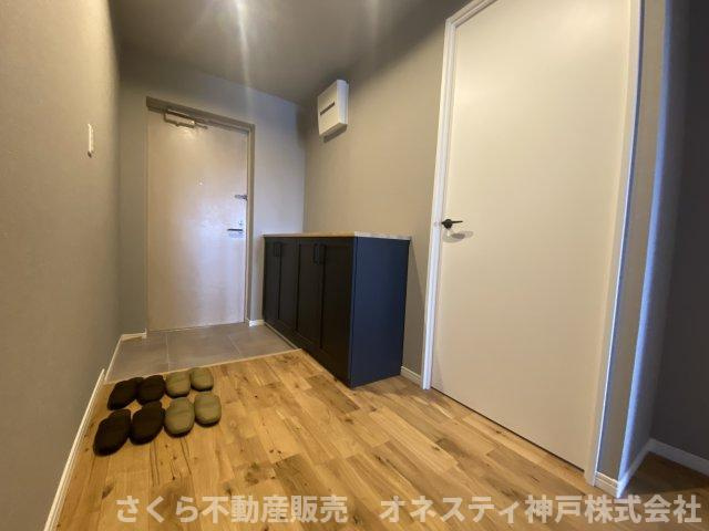 ネクステージ西神中央 D棟の玄関|シューズボックス新設！玄関床タイル新調！