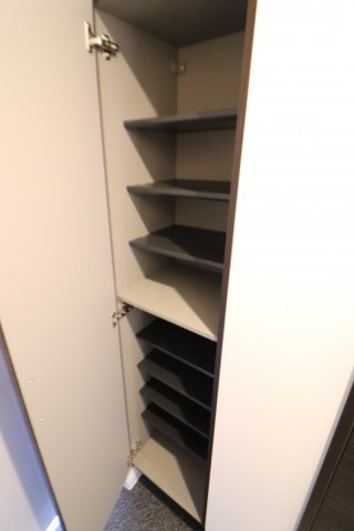 ジーメゾン摂津正雀の収納