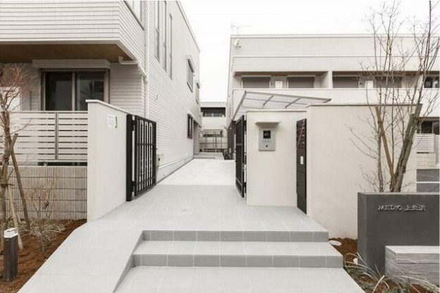 メディオ上北沢のエントランス