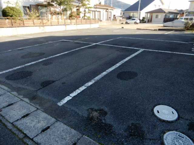 アシュモールの駐車場