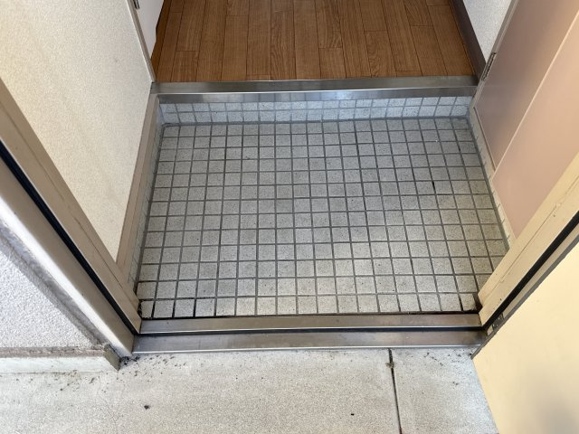 プチ・タウンの玄関