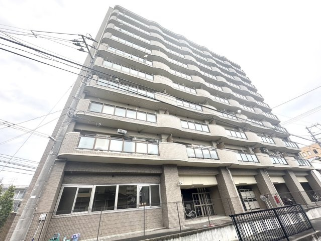 ロイヤルパレス高砂の外観