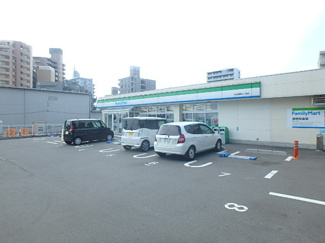 ファミリーマート湘南江ノ島店まで90m