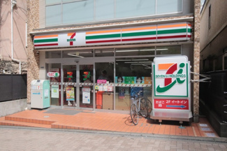 セブンイレブン藤沢片瀬海岸１丁目店まで300m