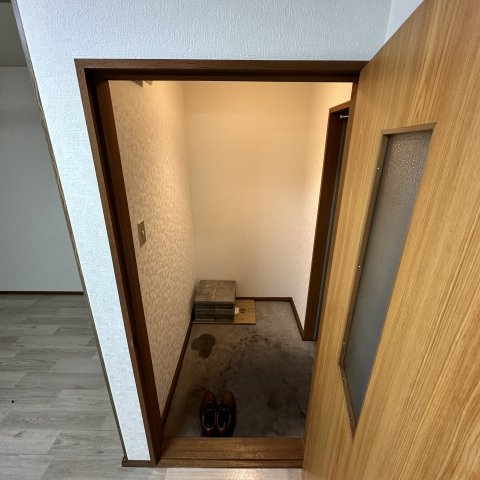 ハイツ高村の玄関