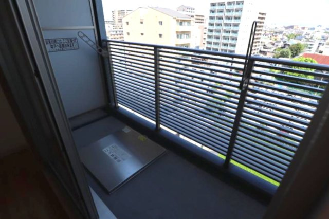 ドゥーエ江坂IIのバルコニー