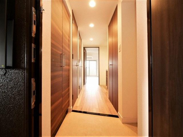 ディームス江坂の玄関