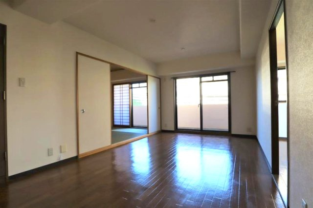 アビタシオン橋本Iの居間・リビング