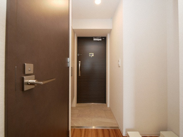 コンフォリア・リブ新大阪Qの玄関