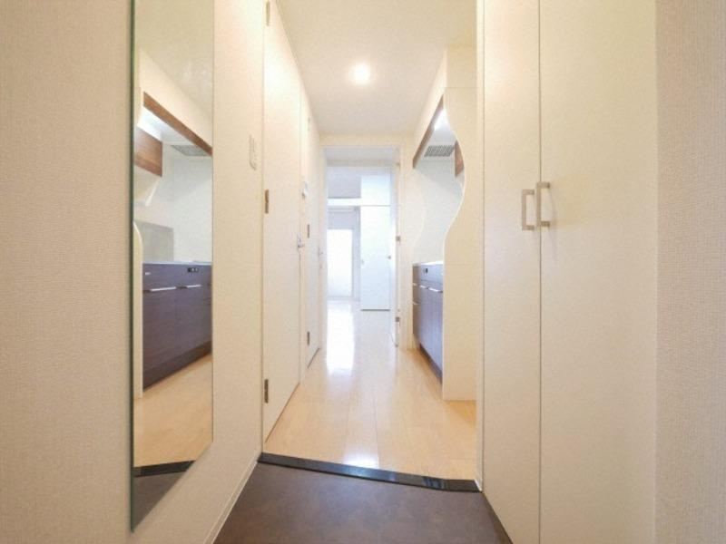 セレニテ江坂ルフレの玄関