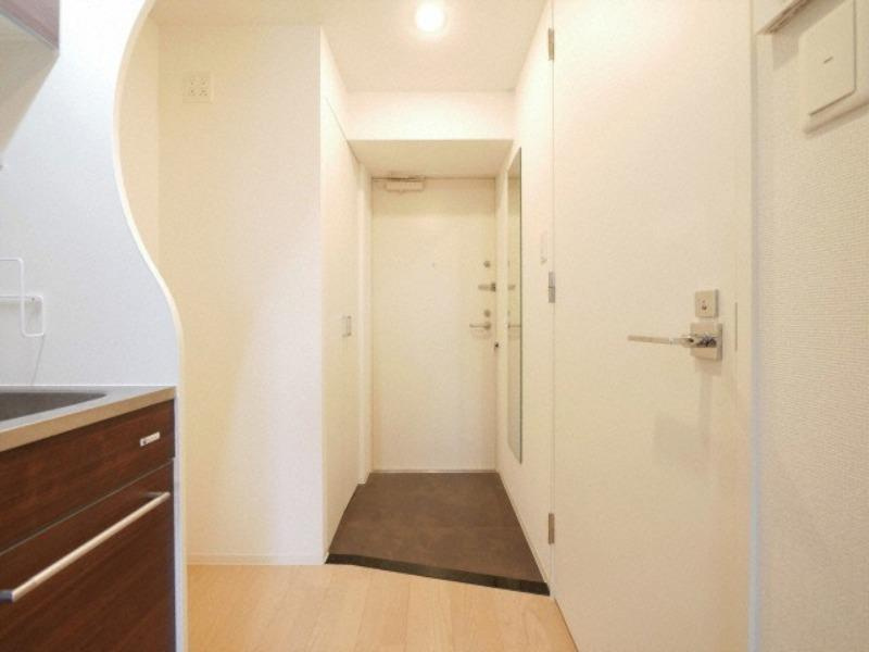 セレニテ江坂ルフレの玄関