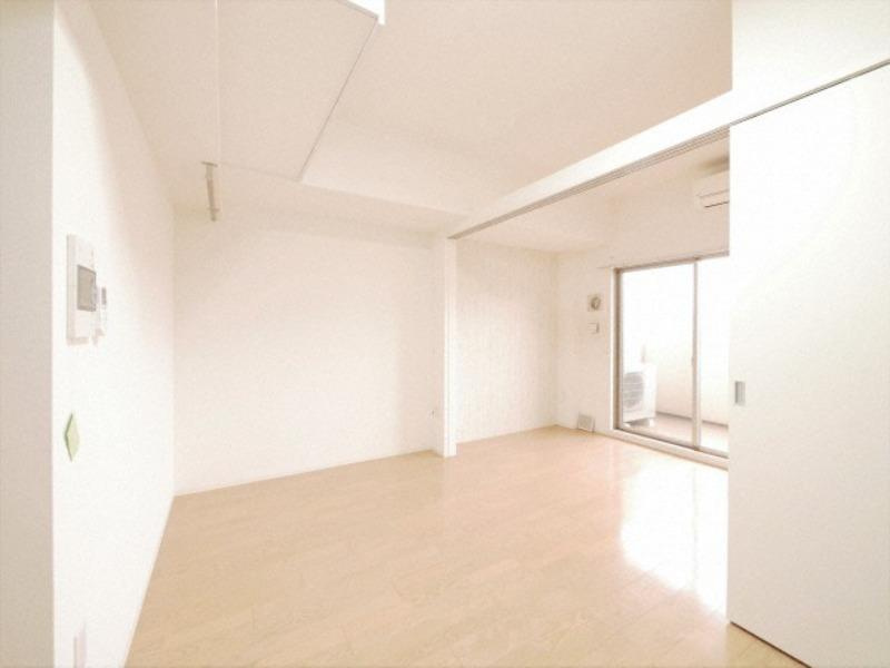 セレニテ江坂ルフレの居間・リビング