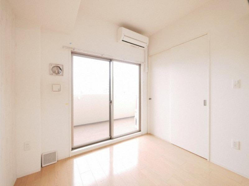 セレニテ江坂ルフレの洋室