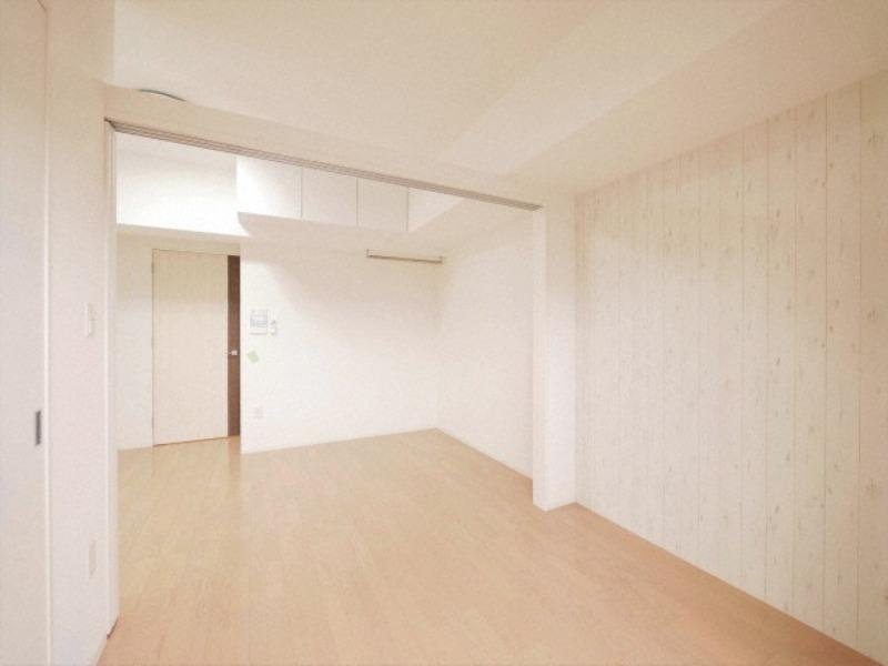 セレニテ江坂ルフレの洋室