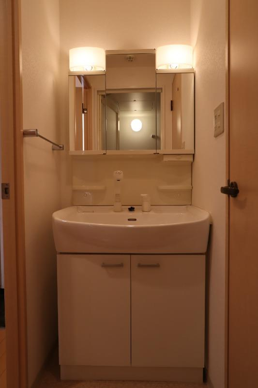 東明マンション新東の独立洗面台