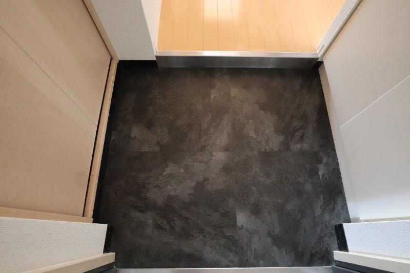 東明マンション新東の玄関