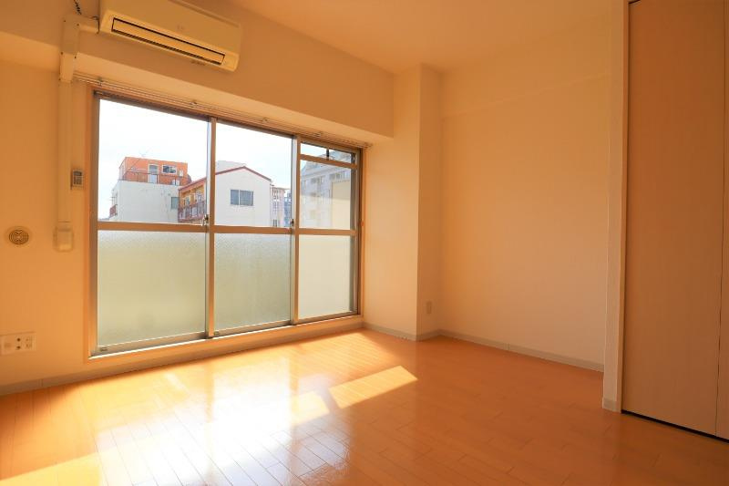 東明マンション新東の洋室