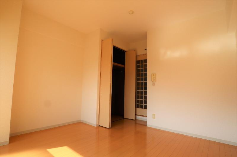 東明マンション新東の洋室