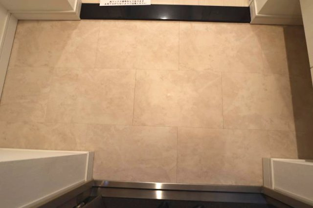 S-RESIDENCE江坂Eminenceの玄関