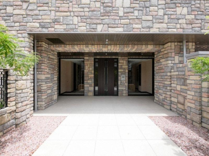 レオングラン新大阪レジデンスのエントランス