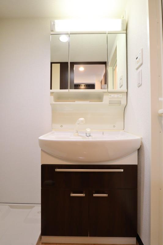 レジディア新大阪IIの独立洗面台