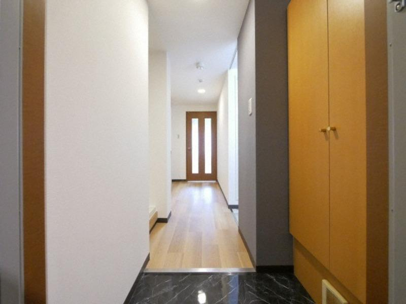 グランシャルマン新大阪の玄関