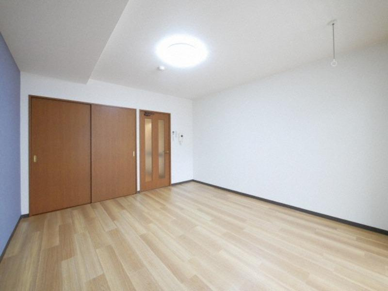 グランシャルマン新大阪の居間・リビング