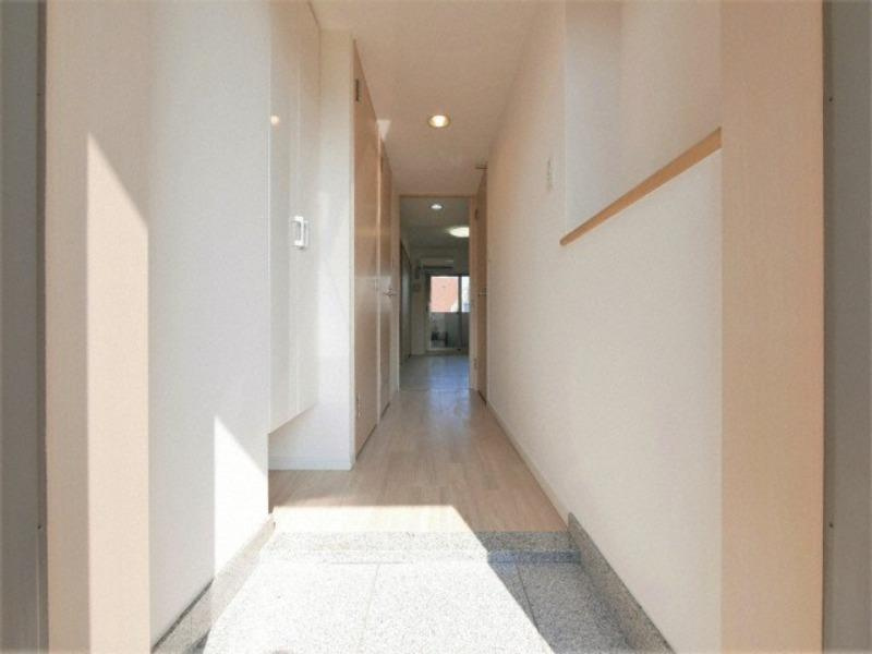 LUMINOUS新大阪の玄関