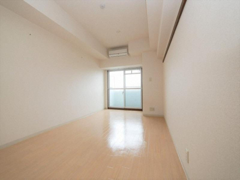 新大阪セレニテの居間・リビング